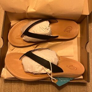 OluKai Nonohe Women's Shoes - Black and Golden Sand